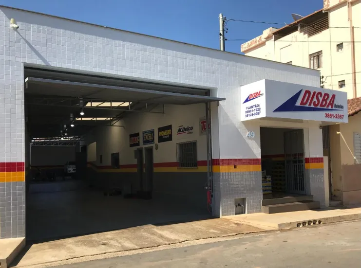 Fachada da DISBA Baterias - Vista externa completa